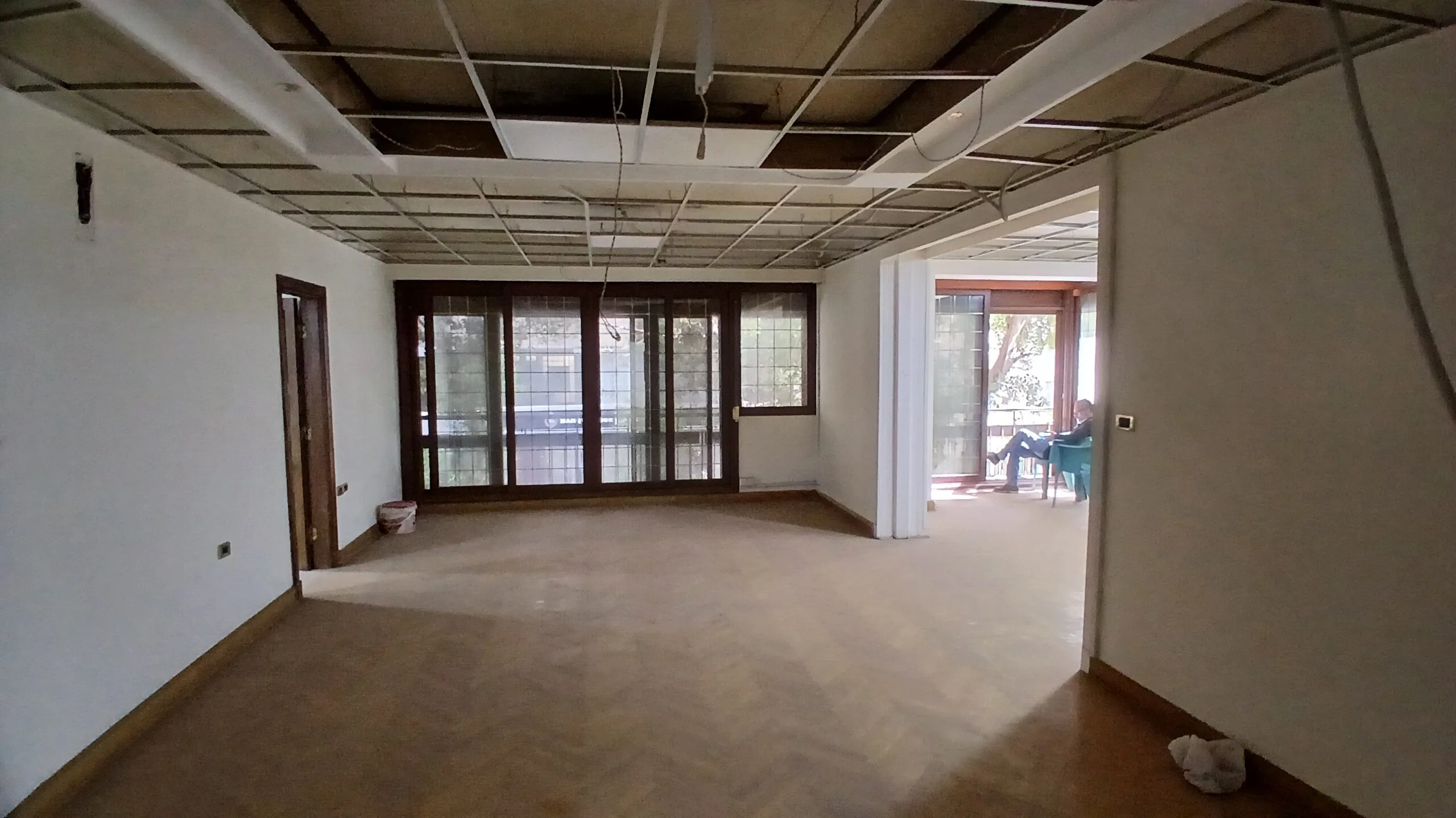 Office for sale in Southern Zamalek, 220 sqm, registered, and located just 5 minutes from the Nile—an excellent opportunity for administrative investment.
