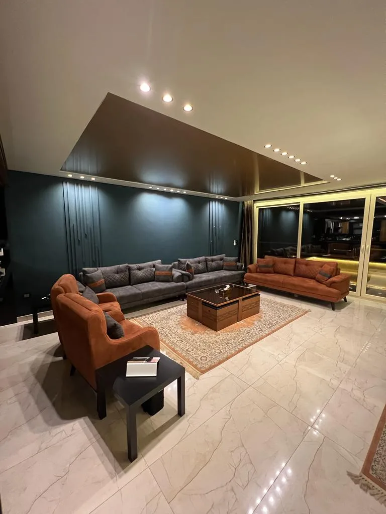 شقة فندقية 7 نجوم فى المهندسين 320م خطوات لجامعة الدول الرئيسى ( للباحثين عن المستويات النادرة ) .