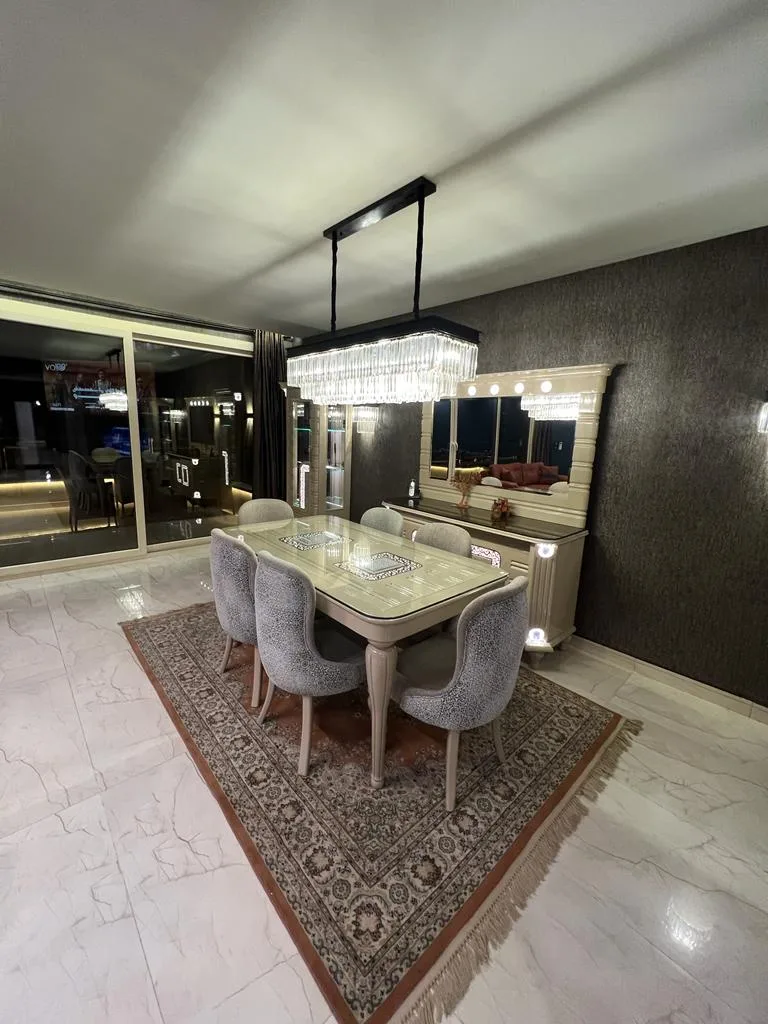 شقة فندقية 7 نجوم فى المهندسين 320م خطوات لجامعة الدول الرئيسى ( للباحثين عن المستويات النادرة ) .