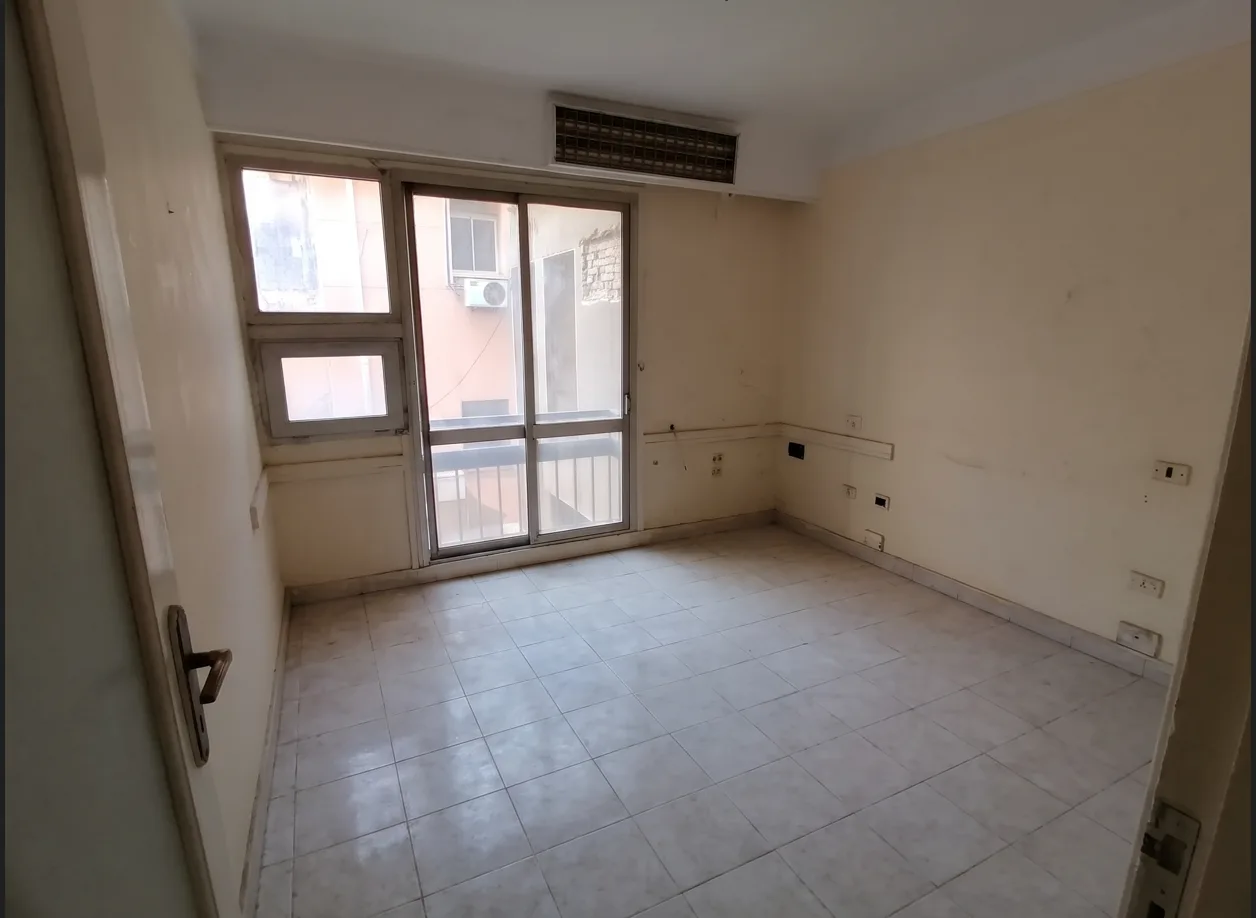 شقة للبيع فى الزمالك القلبية 160م مسجلة تطل على حديقة سفارة (للإستثمار الإداري المتميز ) .